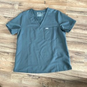 Figs womens one pocket scrub too size large.